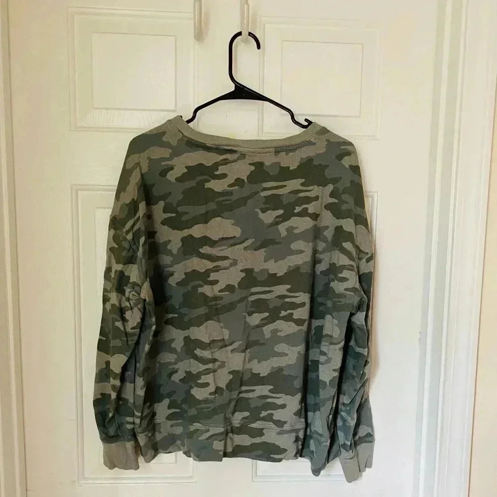 ✅Camo Crew Neck NWOT 🌟 - Picture 2 of 4